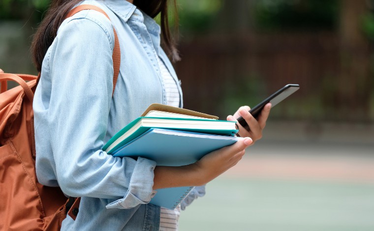 Foto: Getty Images - A vaga Ã© destinadas para alunos do Ensino MÃ©dio, a partir de 16 anos. O candidato deverÃ¡ enviar seu currÃ­culo para o e-mail vagas.setelagoas@cieemg.org.br, colocando no campo 