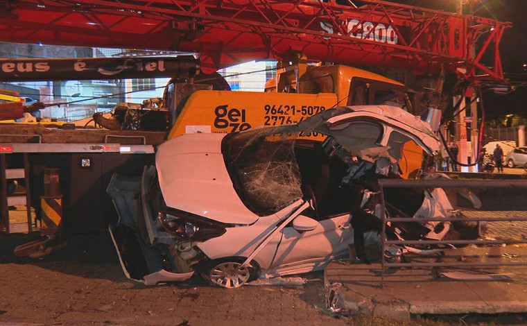 Uma pessoa morre e 11 ficam feridas em acidente entre guindaste, ônibus e carros em Niterói