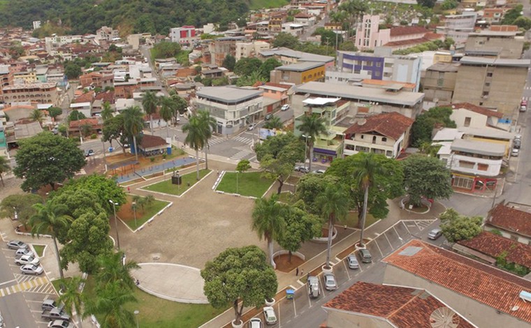 Criminosos invadem casa e matam jovem ao lado da namorada e das filhas em Timóteo