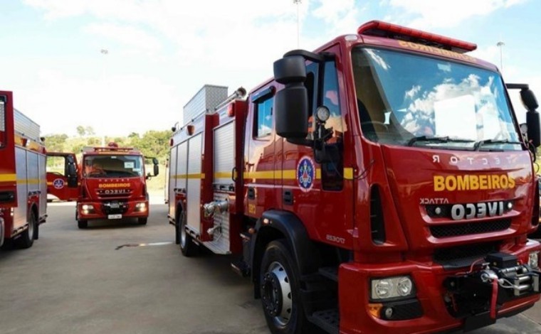 Mulher e quatro filhos ficam feridos em incêndio em casa de Ribeirão das Neves