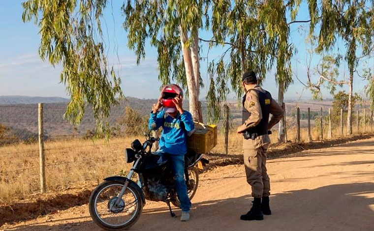 Foto: DivulgaÃ§Ã£o/PMMG - Essa modalidade de policiamento surgiu da constataÃ§Ã£o do aumento da criminalidade no campo, principalmente pelas quadrilhas especializadas em roubo, e do reconhecimento do direito do homem do campo Ã  seguranÃ§a pÃºblica 