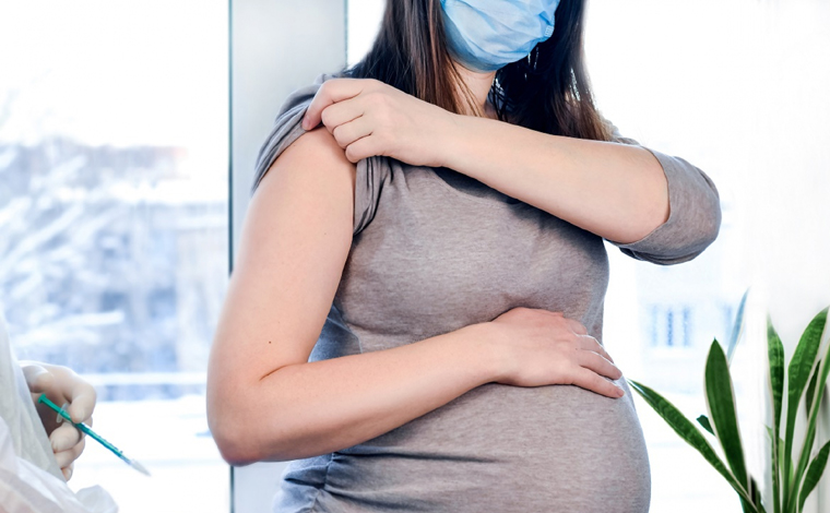 Covid-19: Ministério da Saúde autoriza doses diferentes a grávidas que tomaram vacina da AstraZeneca