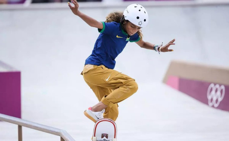 Aos 13 anos, Rayssa Leal faz história no skate e conquista medalha de prata nos Jogos Olímpicos