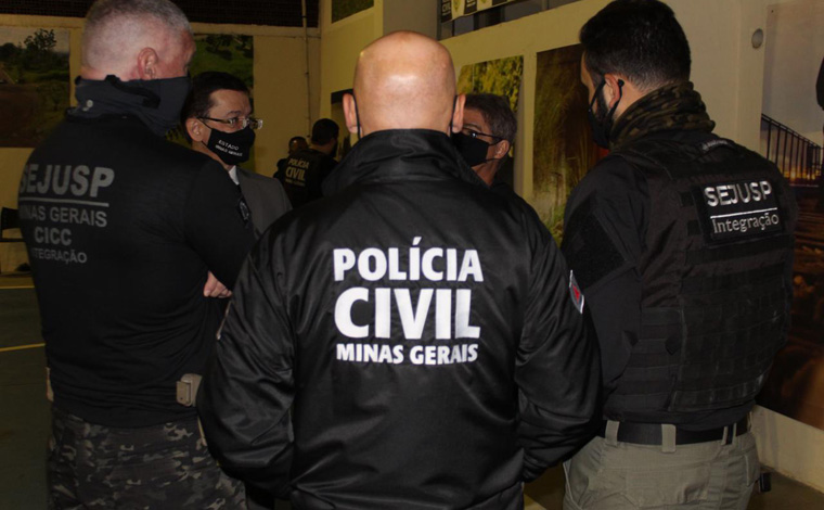 Foto: DivulgaÃ§Ã£o/PCMG - AlÃ©m de realizar prisÃµes, os policiais cumpriram 33 mandados de busca e apreensÃ£o expedidos pela JustiÃ§a contra investigados em inquÃ©ritos que apuram crimes de homicÃ­dio e organizaÃ§Ã£o criminosa