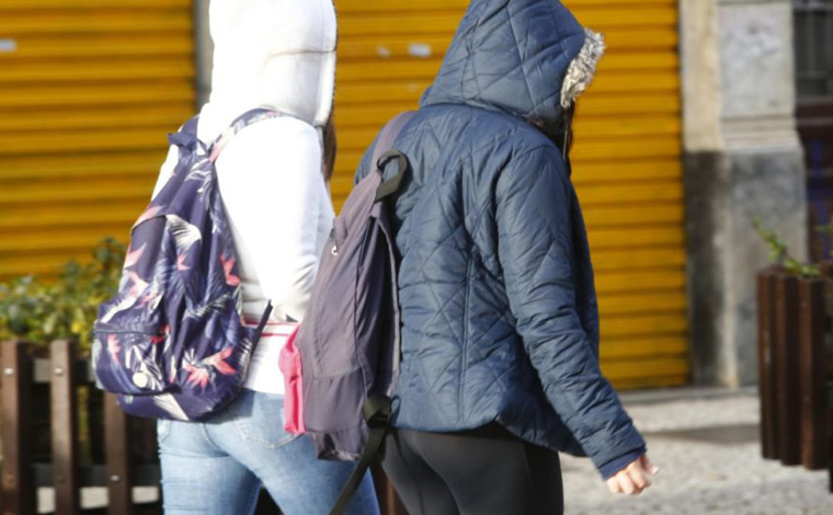 Novas ondas de frio derrubarão temperaturas nas próximas semanas em grande parte do Brasil