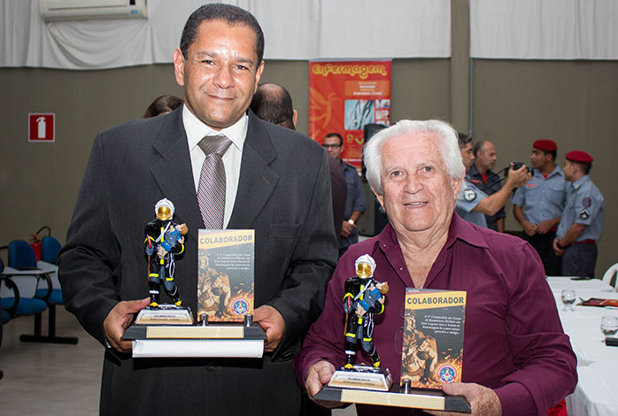 Corpo de Bombeiros de Sete Lagoas homenageia Deputado Douglas Melo