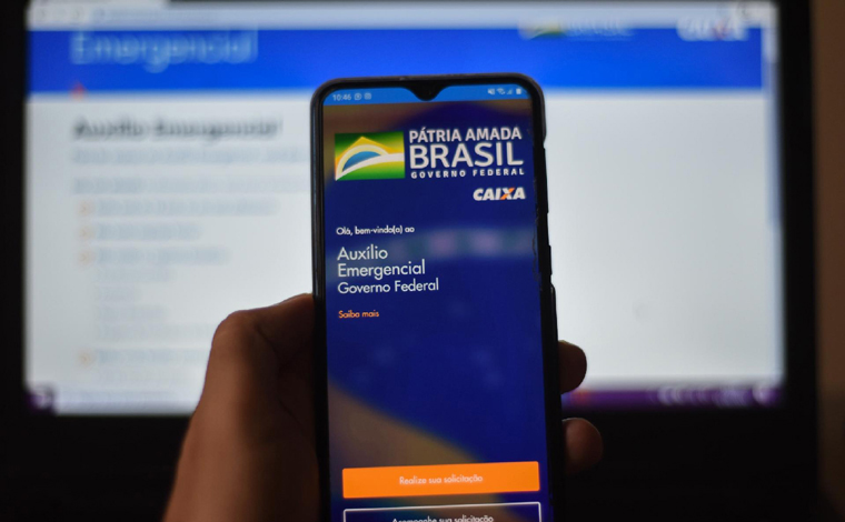 Foto: Caio Rocha - TambÃ©m estÃ£o sendo notificadas pessoas que possuÃ­am algum vÃ­nculo empregatÃ­cio na Ã©poca do auxÃ­lio ou que jÃ¡ recebiam outro benefÃ­cio do governo como aposentadoria e seguro desemprego 