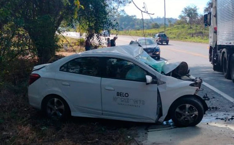 Quatro pessoas, sendo três da mesma família, morrem após colisão entre carro e caminhonete na BR-381