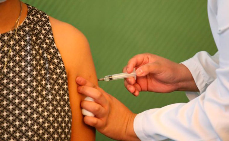 Vacinação contra Covid-19: Sete Lagoas imuniza mulheres de 23 anos nesta quarta-feira (1º)
