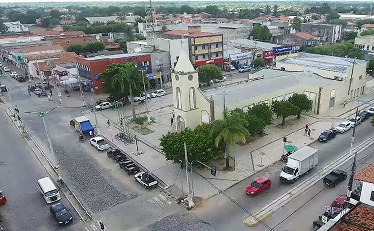 Foto: ReproduÃ§Ã£o - Segundo informaÃ§Ãµes, a famÃ­lia estava em um carro quando foi atingida pelos disparos. O bebÃª foi encontrado morto no colo da mÃ£e, que estava sentada no banco de passageiro amamentando a filha