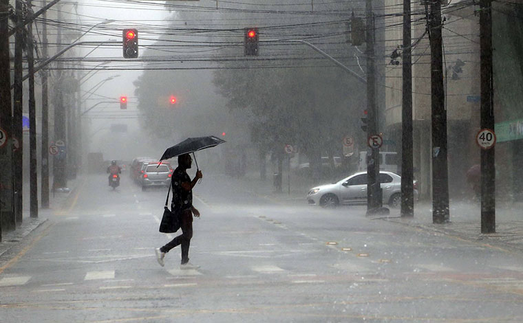 Inmet emite alerta para risco de tempestades em 206 municípios mineiros; saiba quais