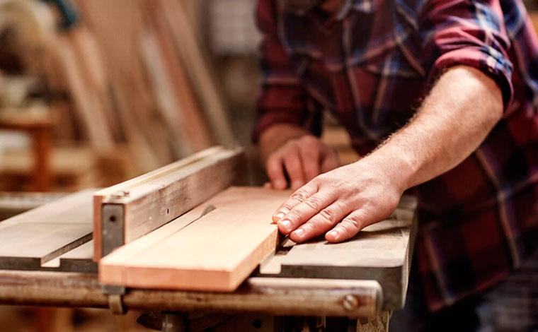 Empresa de móveis oferece vagas de emprego na área de marcenaria em Sete Lagoas