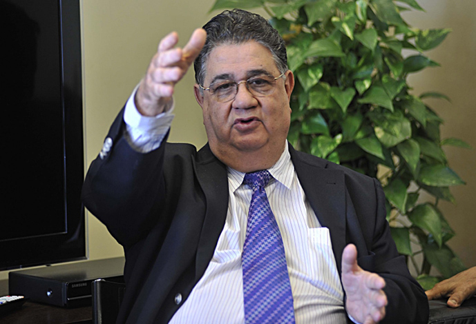 Prefeito Márcio Reinaldo é acusado de agredir servidora durante reunião 