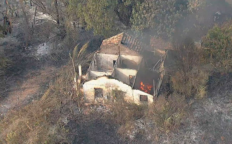 Incêndio atinge casa e galpão dentro da Embrapa em Sete Lagoas