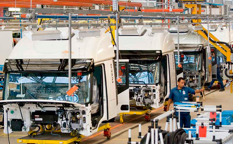 Iveco contrata mais de 800 funcionários para ampliar produção de caminhões na fábrica de Sete Lagoas