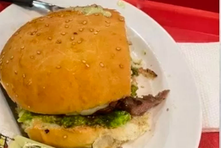 Boliviana encontra dedo humano ao morder hambúrguer de rede de fast food famosa