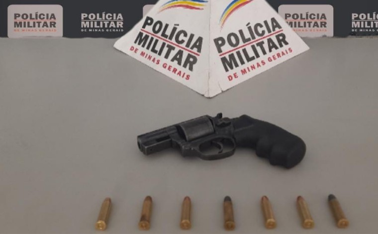 Homem é preso por transitar portando arma de fogo no bairro Esperança em Sete Lagoas 