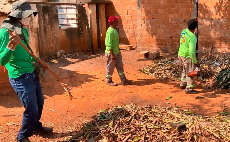 Mutirão de capina e limpeza beneficia os bairros Belo Vale I e II e Jardim dos Pequis em Sete Lagoas