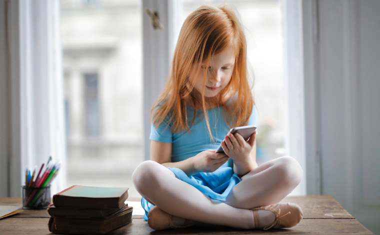 Exposição excessiva de crianças em redes sociais pode causar danos