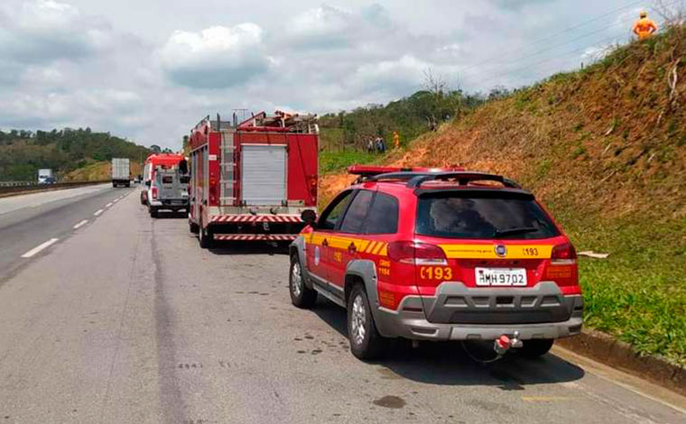 Homem morre eletrocutado após subir em poste de alta tensão na BR-040