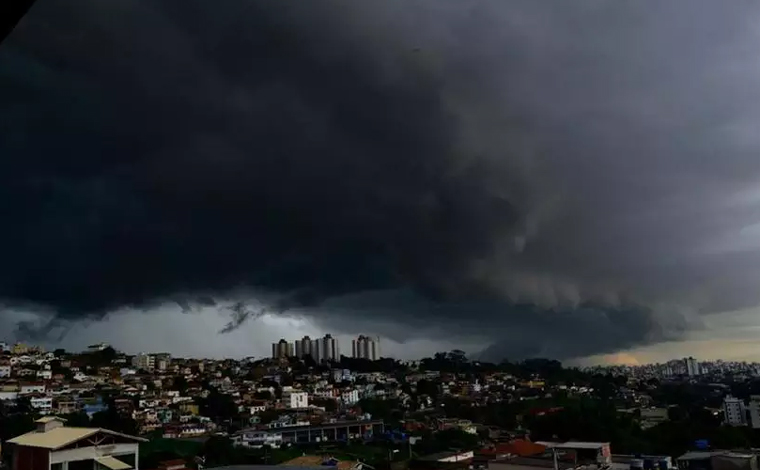 Temporais com granizo podem atingir 476 cidades de Minas Gerais até este sábado (2)