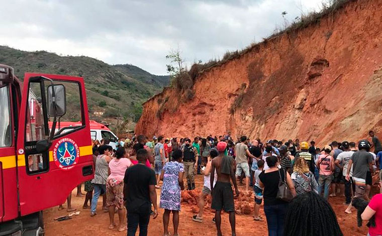 Criança de 4 anos morre e outra fica gravemente ferida após deslizamento de terra em Minas Gerais