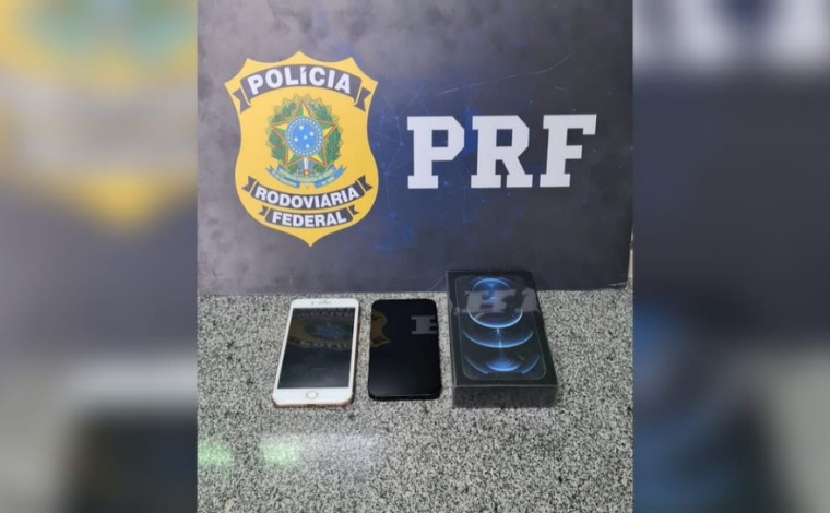 PRF de Sete Lagoas prende grupo suspeito de roubar smartphones em lojas de Minas Gerais