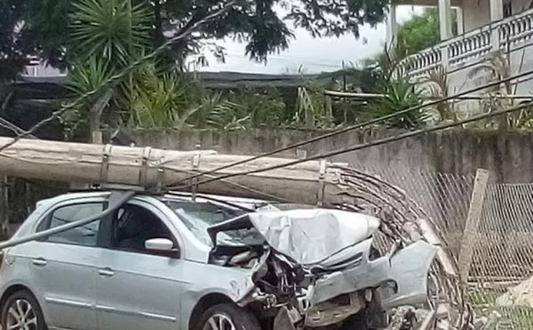 Idosa morre atropelada após dois carros colidirem no Centro-Oeste de Minas