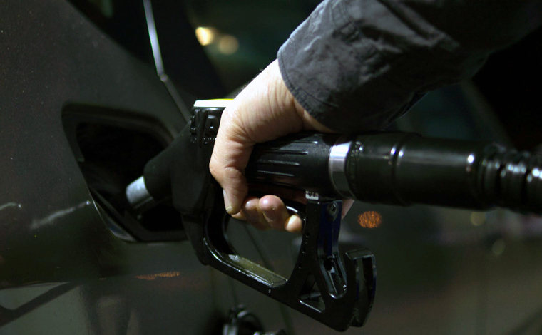 Dólar alto, ICMS e petróleo: entenda porque a gasolina está tão cara