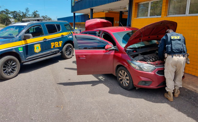 PRF de Sete Lagoas prende motorista e apreende veículo produto de crime em São Paulo