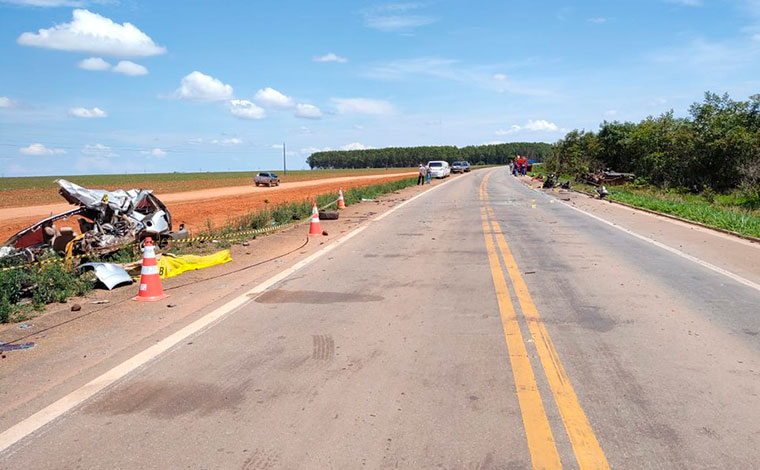 Acidente com van que transportava pacientes de hemodiálise deixa 13 mortos no Mato Grosso