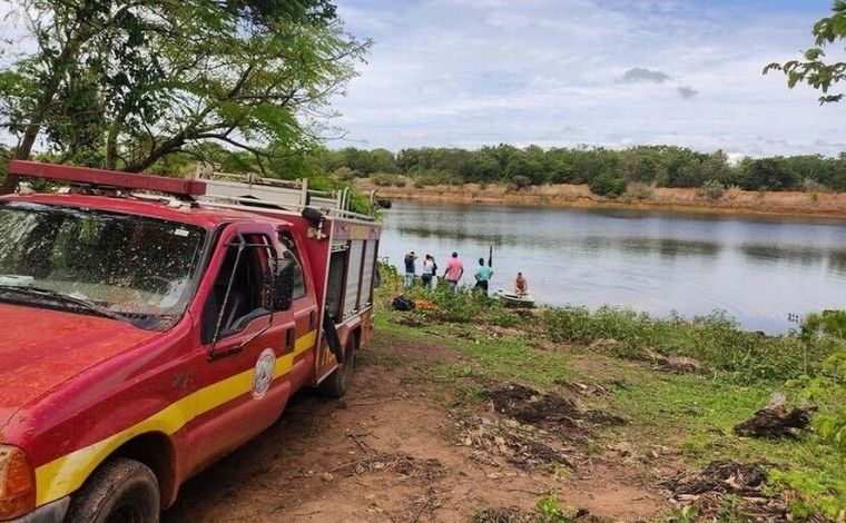 Homem pula em lago para fugir de abelhas, se afoga e é atacado por piranhas, em Minas