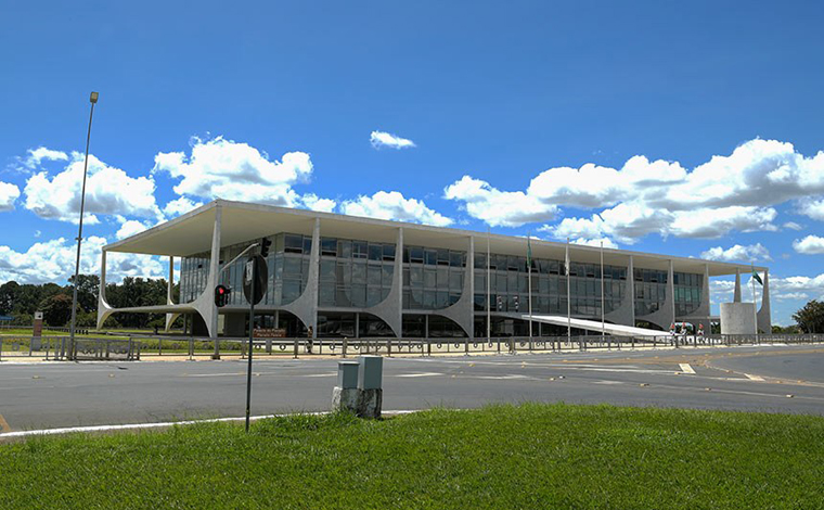 Planalto avalia usar medida provisória para manter auxílio emergencial