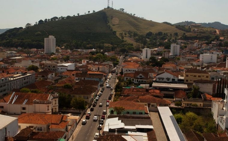 Homem se passa por cliente e estupra empresária dentro da própria loja em Minas Gerais