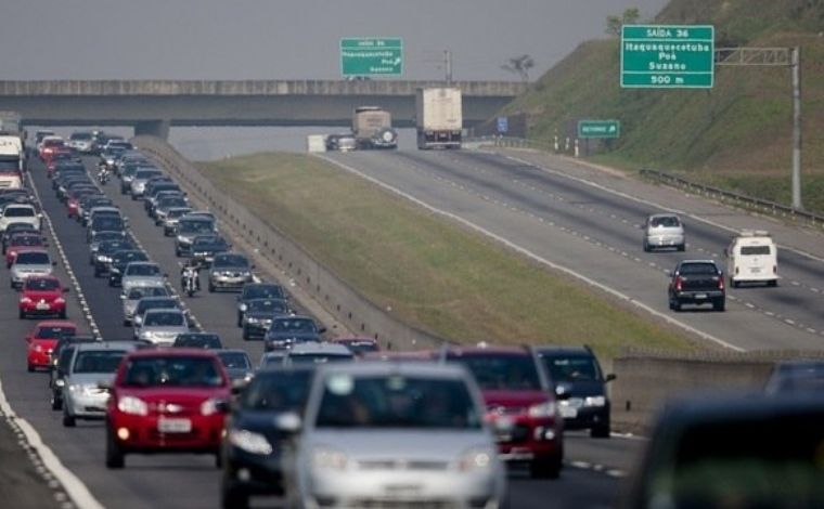 Projeto que extingue taxa de licenciamento e mudança da tabela base para IPVA tramitam na ALMG