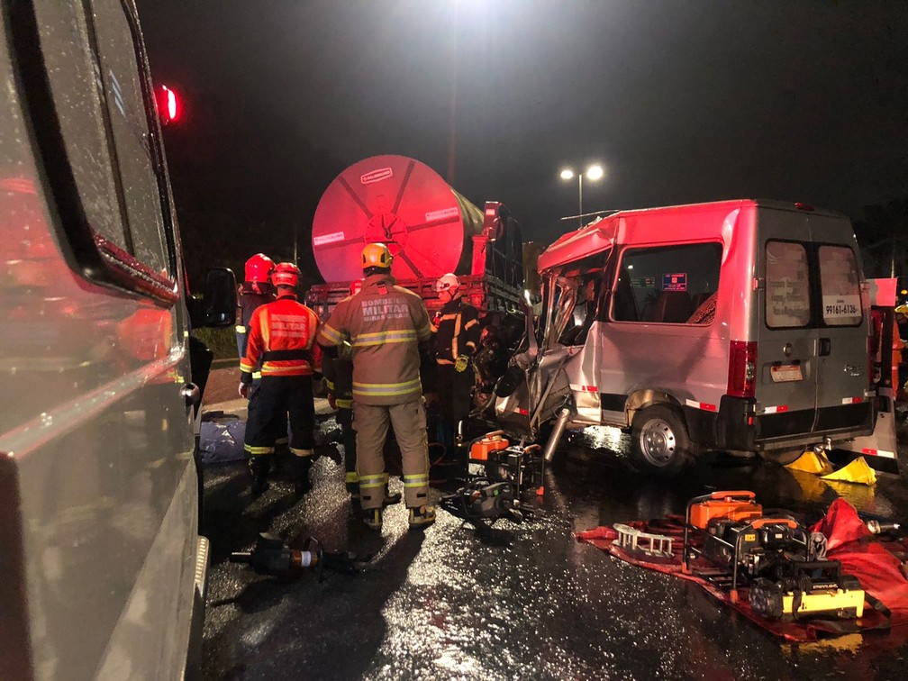 Quatro pessoas morrem e cinco ficam feridas em grave acidente no Anel Rodoviário de BH