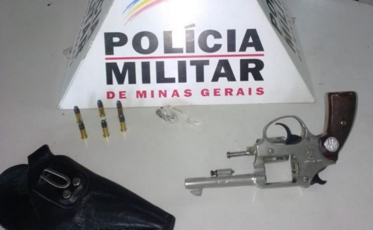Após denúncia, homem é preso por porte ilegal de arma de fogo em Prudente de Moraes