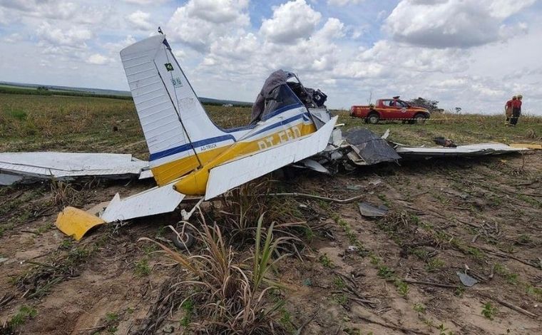 Piloto morre após queda de avião monomotor em fazenda no interior de Minas 