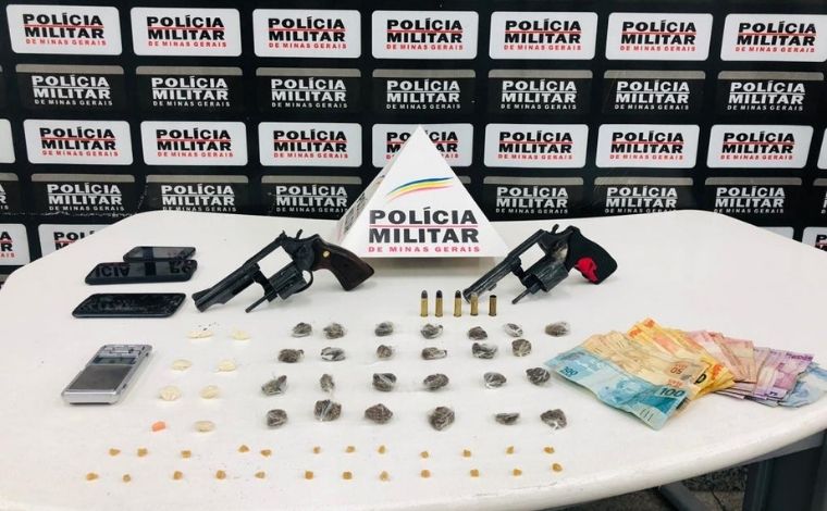 PM prende 4 pessoas e apreende drogas e armas de fogo no bairro Belo Vale em Sete Lagoas