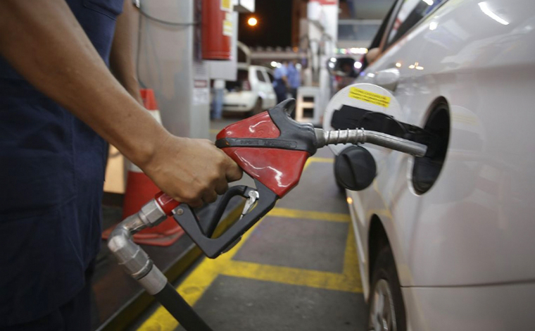 Comissão do Senado aprova projeto para estabilizar preço dos combustíveis