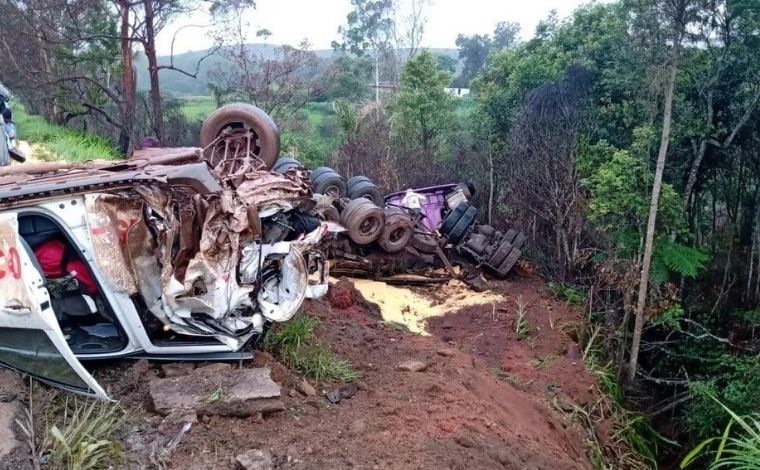 Uma pessoa morre e duas ficam feridas em grave acidente na BR-381, em MG