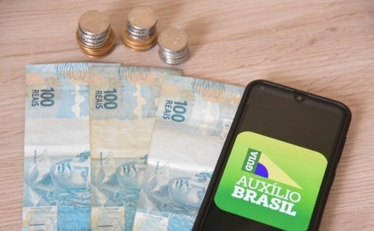 Auxílio Brasil de R$ 400 cria distorções e beneficia mais famílias menores