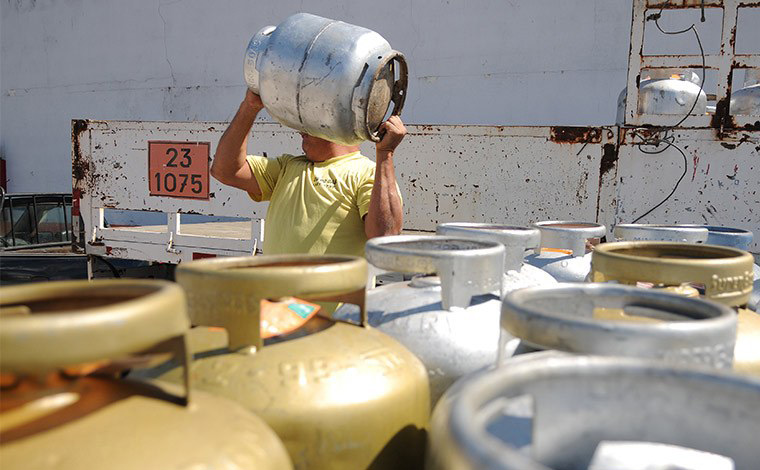 Congresso aprova verba de auxílio gás para famílias carentes