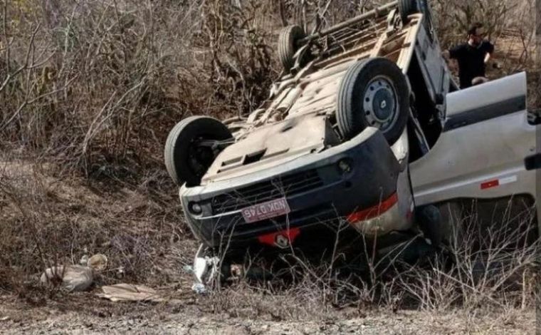 Van com equipe de Gusttavo Lima capota após show em Paraíba; onze pessoas ficaram feridas 