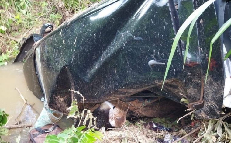 Professor desaparecido há 3 dias é encontrado morto dentro de carro acidentado no interior de Minas