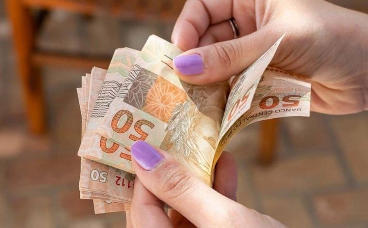 Relator do orçamento sobe para R$ 1.210 previsão para salário mínimo em 2022