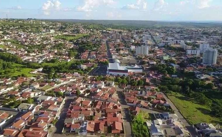 Adolescente de 16 anos fura olho de namorado com broca no interior de Minas