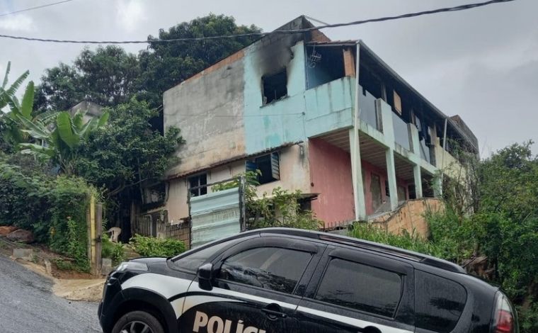 Incêndio atinge residência e homem acamado morre carbonizado em BH