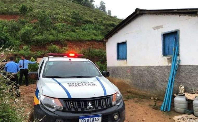 Com bebê no colo, crianças de 4 e 7 anos pedem ajuda após verem pais serem mortos em MG