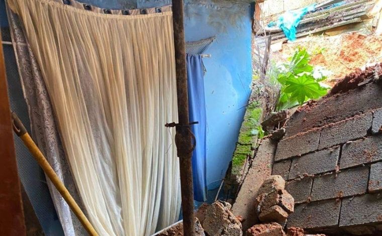 Mulher morre soterrada após desabamento de casa na região de Venda Nova, em BH